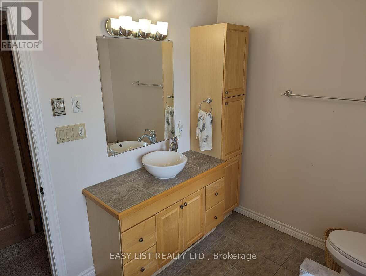 35692 Hwy 17, Laurentian Hills, Ontario  K0J 1P0 - Photo 31 - X12884034
