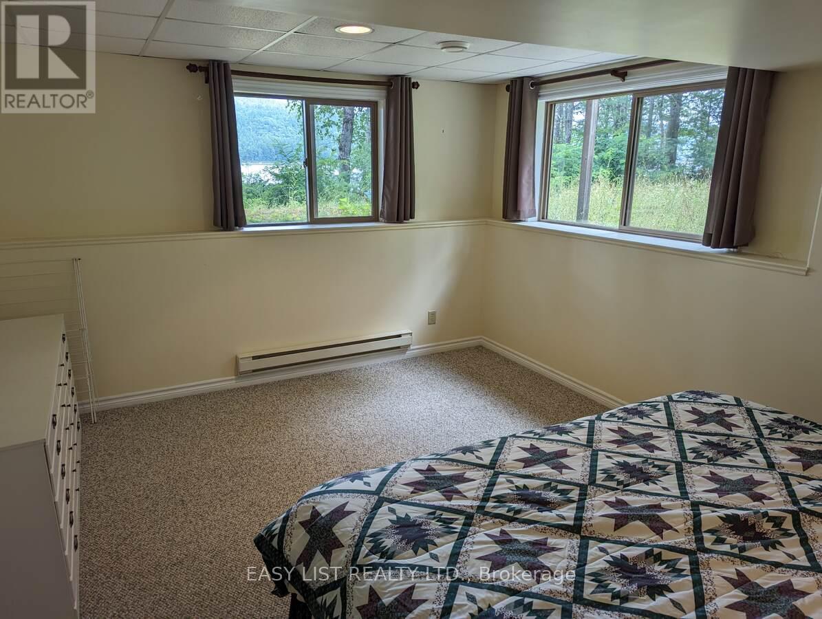 35692 Hwy 17, Laurentian Hills, Ontario  K0J 1P0 - Photo 39 - X12884034