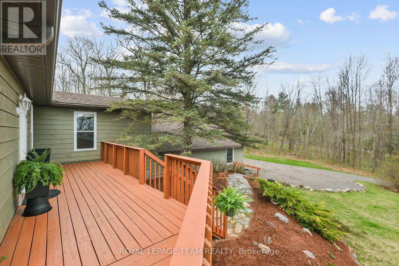 371 Kennedy Road, Greater Madawaska, Ontario  K0J 1H0 - Photo 3 - X12887936