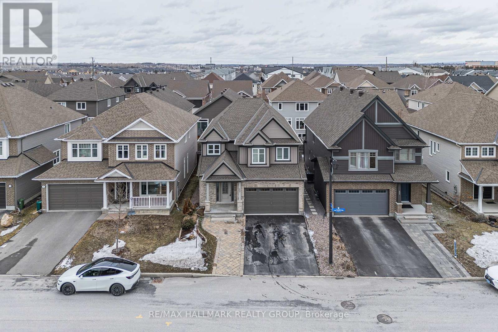43 Cento Way, Ottawa, Ontario  K2S 0W4 - Photo 4 - X12888226