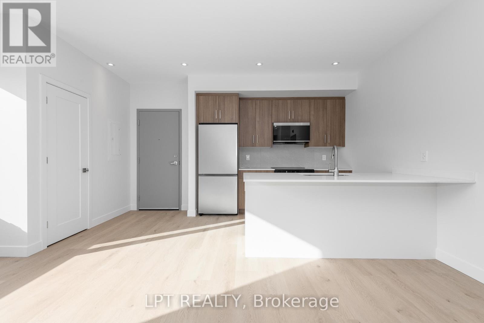 5 - 319 Shakespeare Street, Ottawa, Ontario  K1L 5M1 - Photo 3 - X12888264