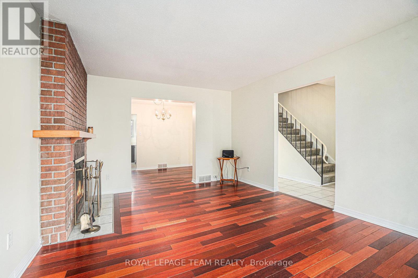 440 Kintyre Private, Ottawa, Ontario  K2C 3M9 - Photo 3 - X12890158