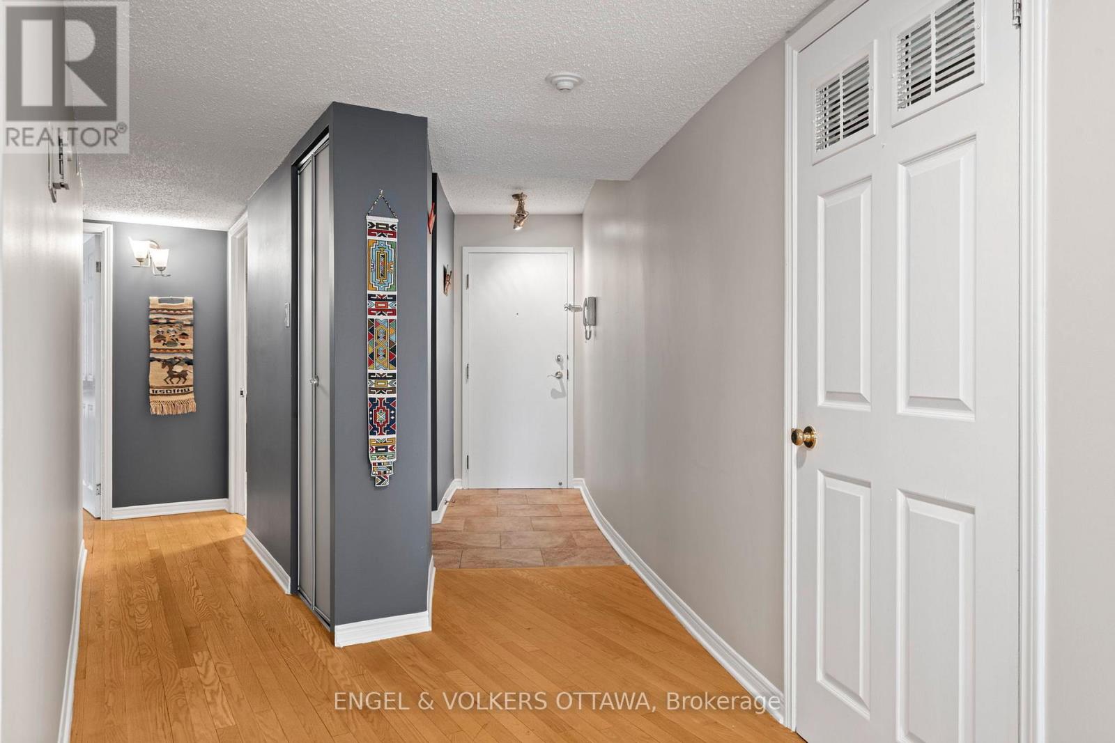 207 - 10 Main Street, Ottawa, Ontario  K1S 1M9 - Photo 3 - X12890892