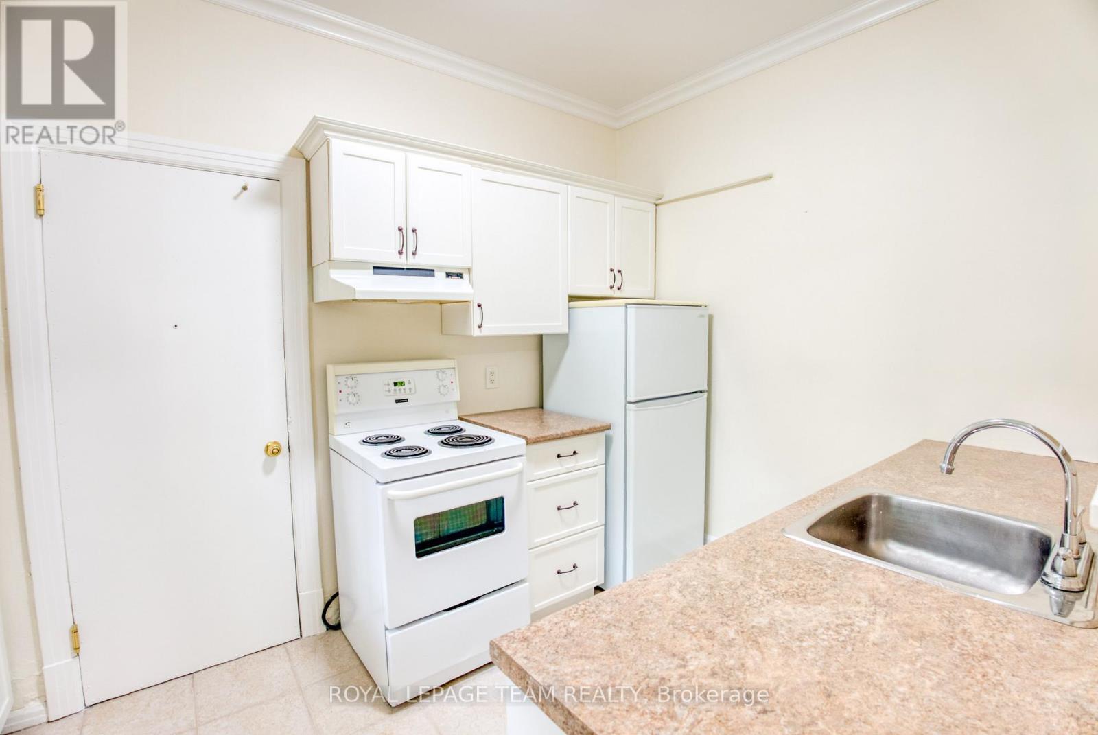 480 Oakhill Road, Ottawa, Ontario  K1M 1J6 - Photo 10 - X12891554