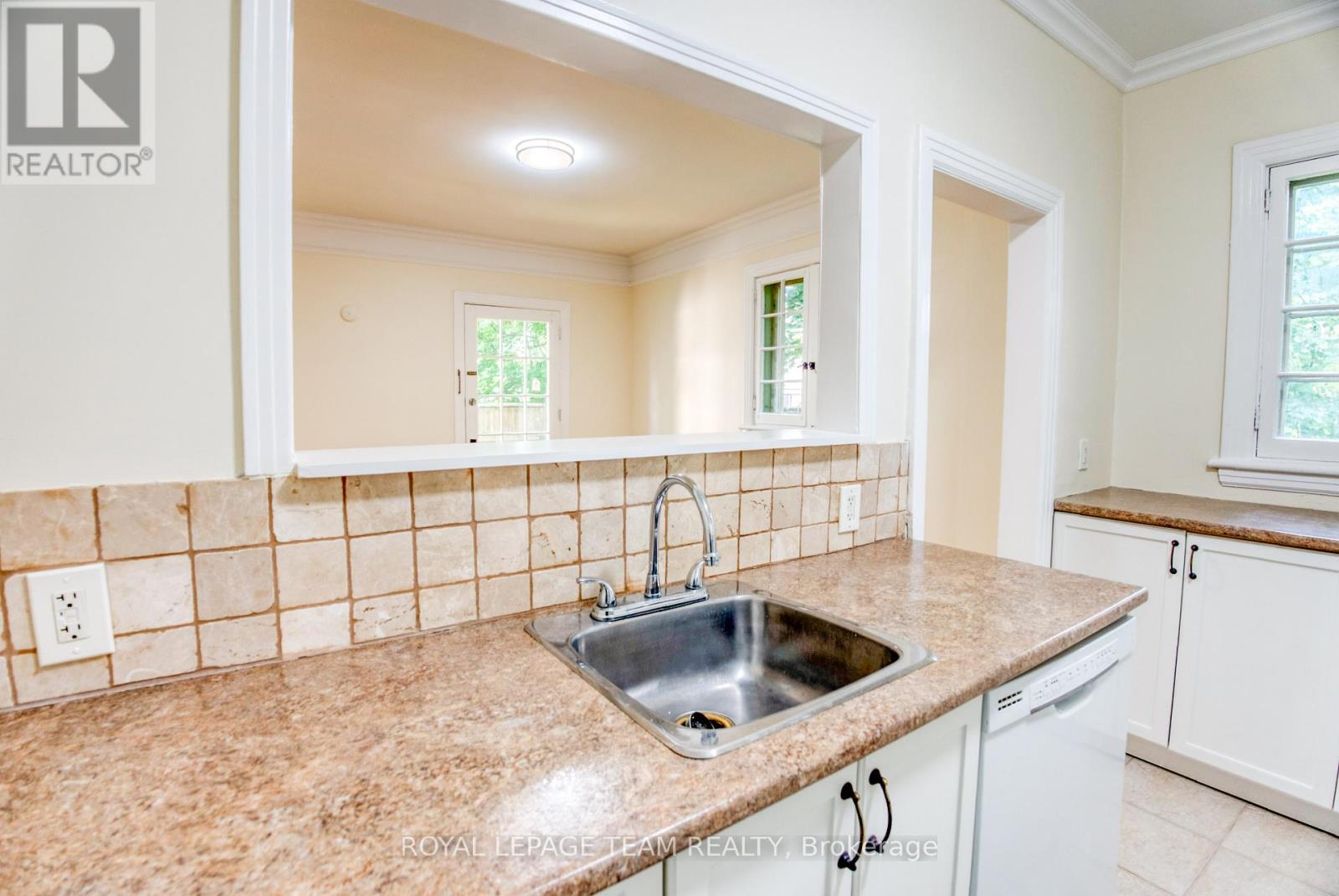 480 Oakhill Road, Ottawa, Ontario  K1M 1J6 - Photo 12 - X12891554