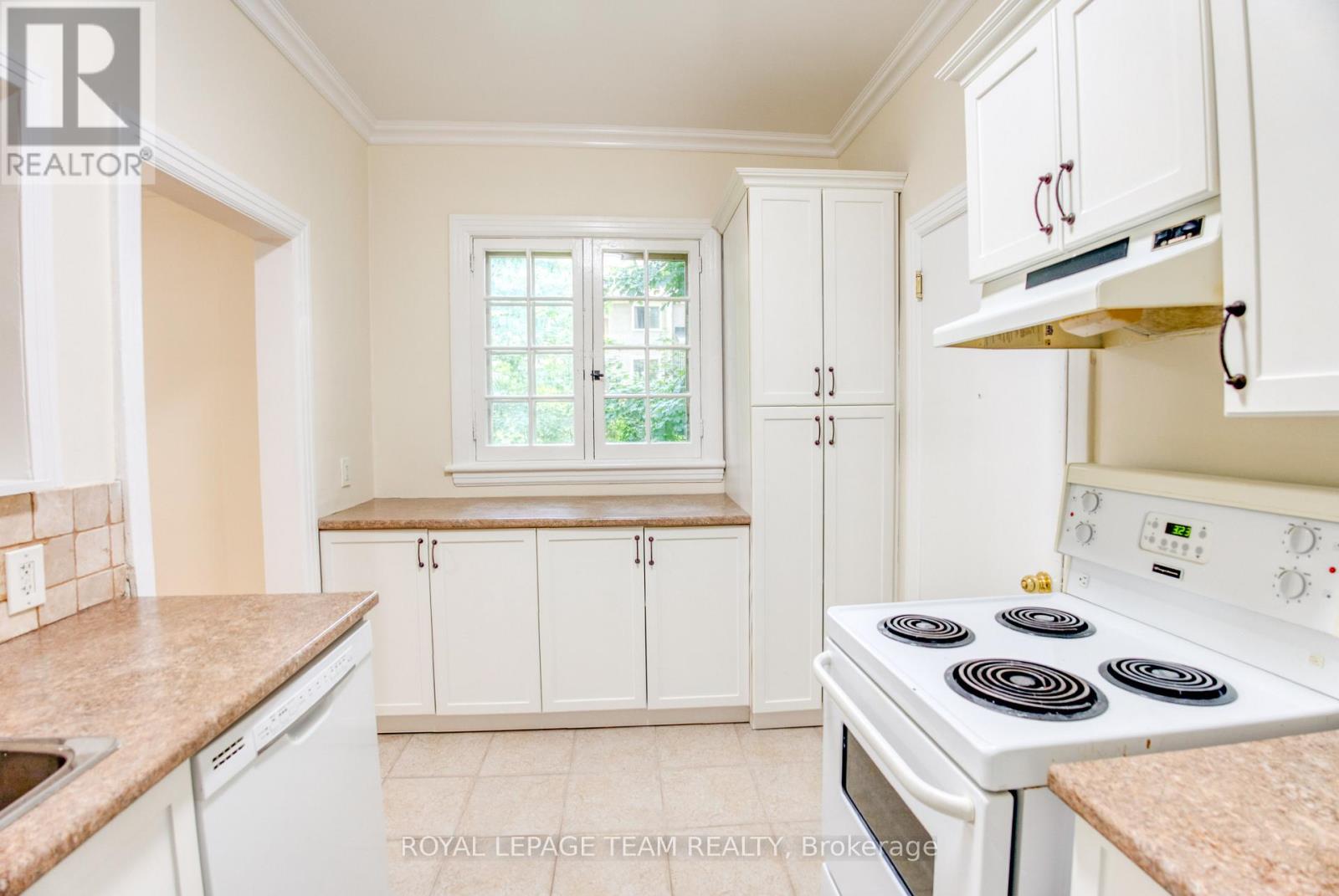 480 Oakhill Road, Ottawa, Ontario  K1M 1J6 - Photo 13 - X12891554