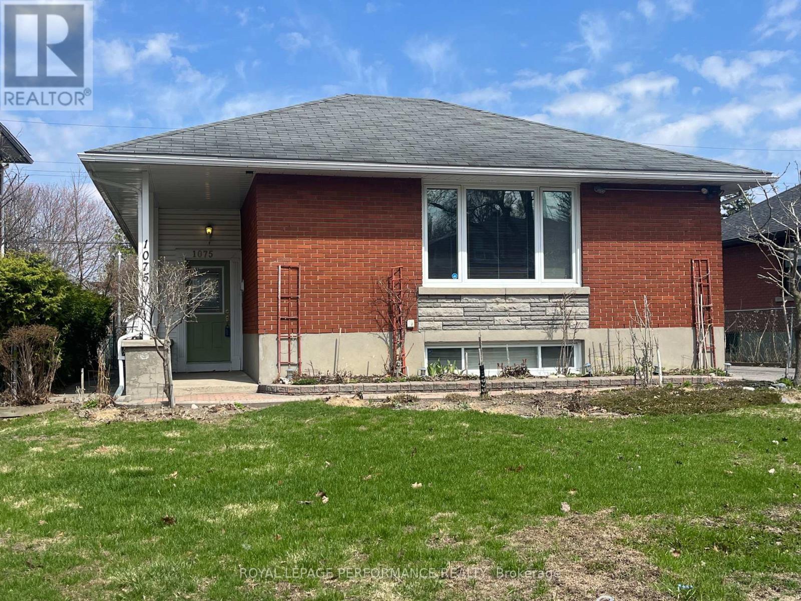 1075 Secord Avenue, Ottawa, Ontario  K1H 8C7 - Photo 1 - X12892590