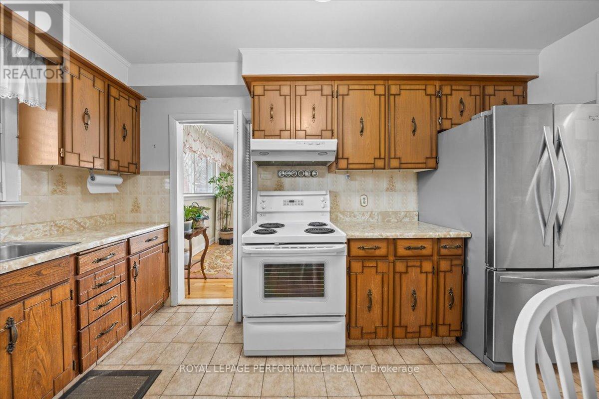 1075 Secord Avenue, Ottawa, Ontario  K1H 8C7 - Photo 12 - X12892590