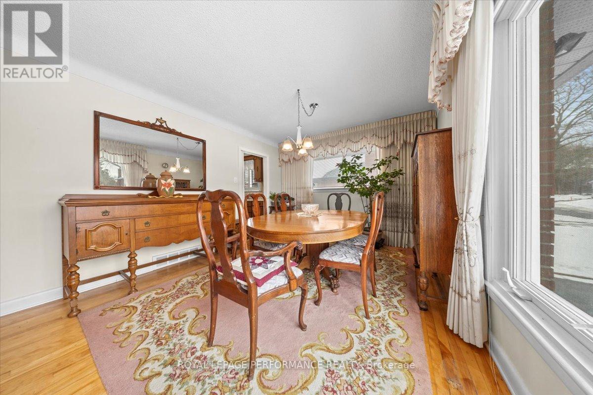 1075 Secord Avenue, Ottawa, Ontario  K1H 8C7 - Photo 8 - X12892590