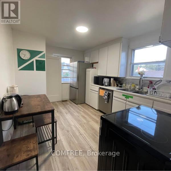 235 Belford Crescent, Ottawa, Ontario  K1Z 7A9 - Photo 2 - X12893608