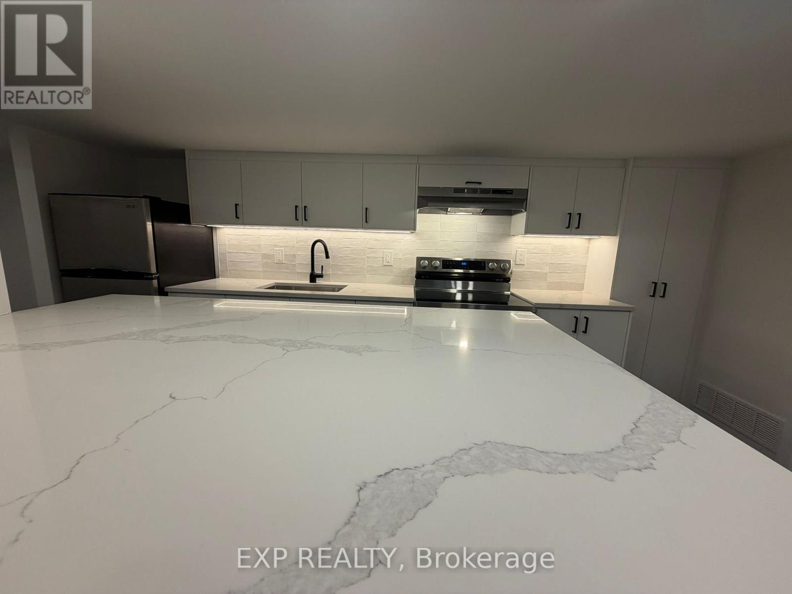 3 - 813 Norton Avenue, Ottawa, Ontario  K2B 5P5 - Photo 4 - X12893770