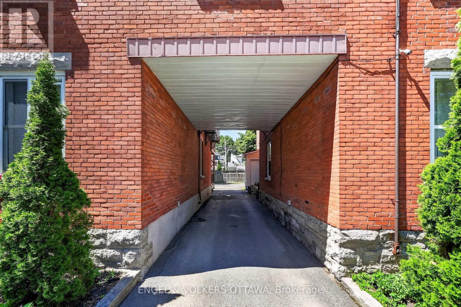 22-24 St Francis Street, Ottawa, Ontario  K1Y 1W5 - Photo 3 - X12896488