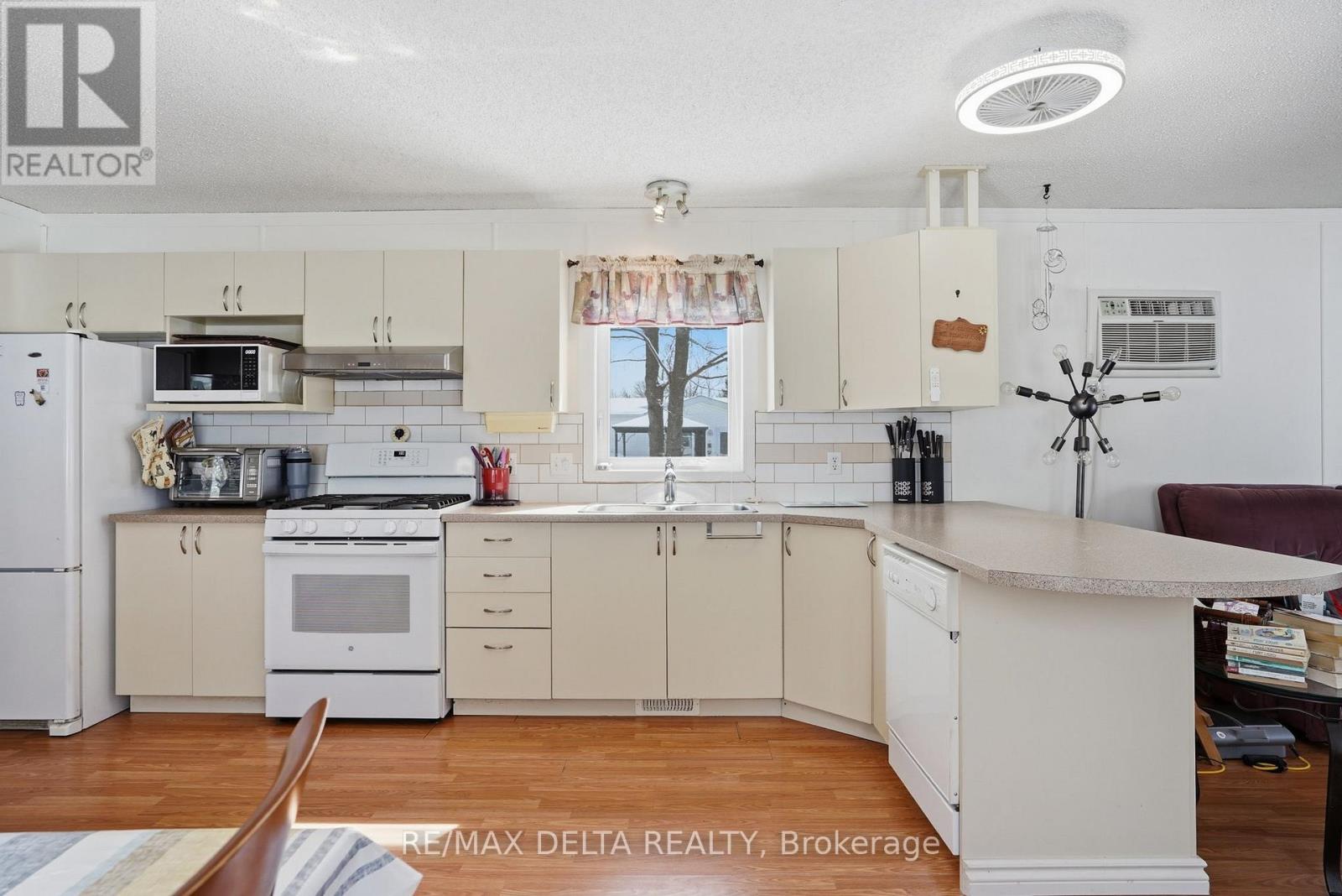 28-5279 County Road 17 Highway, Alfred And Plantagenet, Ontario  K0B 1A0 - Photo 15 - X12896852