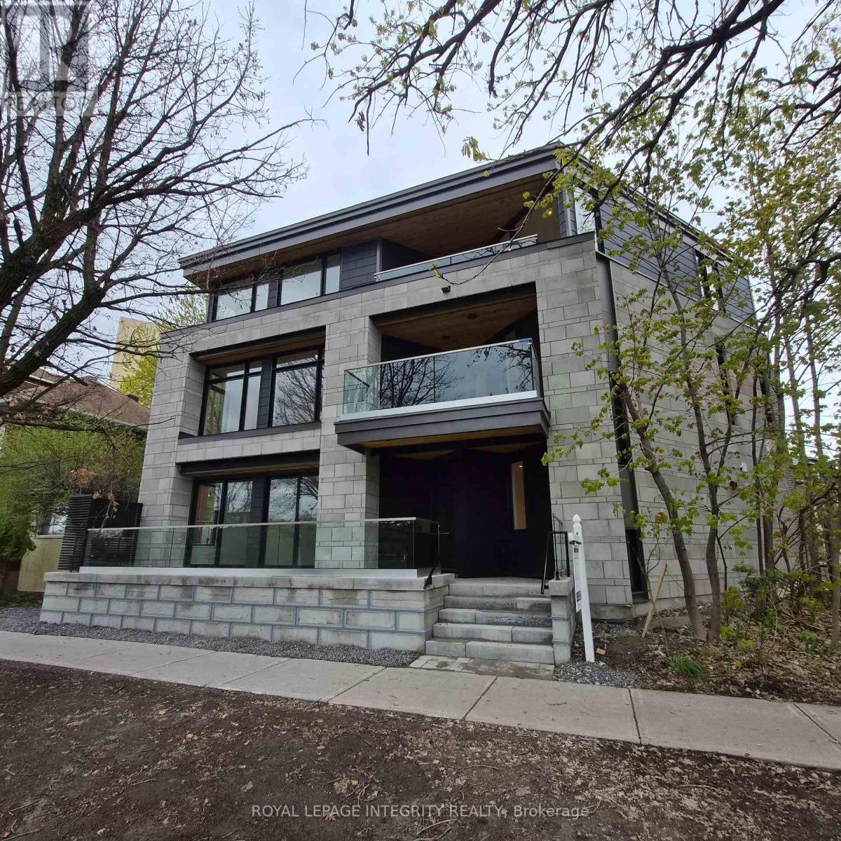 112 QUEEN ELIZABETH DRIVE, Ottawa, Ontario