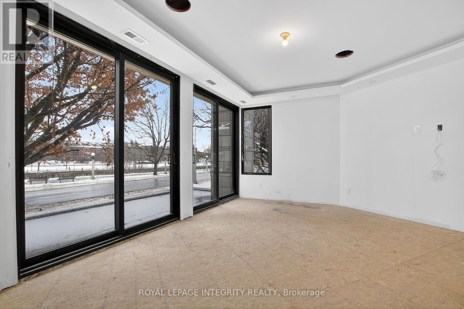 112 Queen Elizabeth Drive, Ottawa, Ontario  K2P 0Z5 - Photo 10 - X12896862
