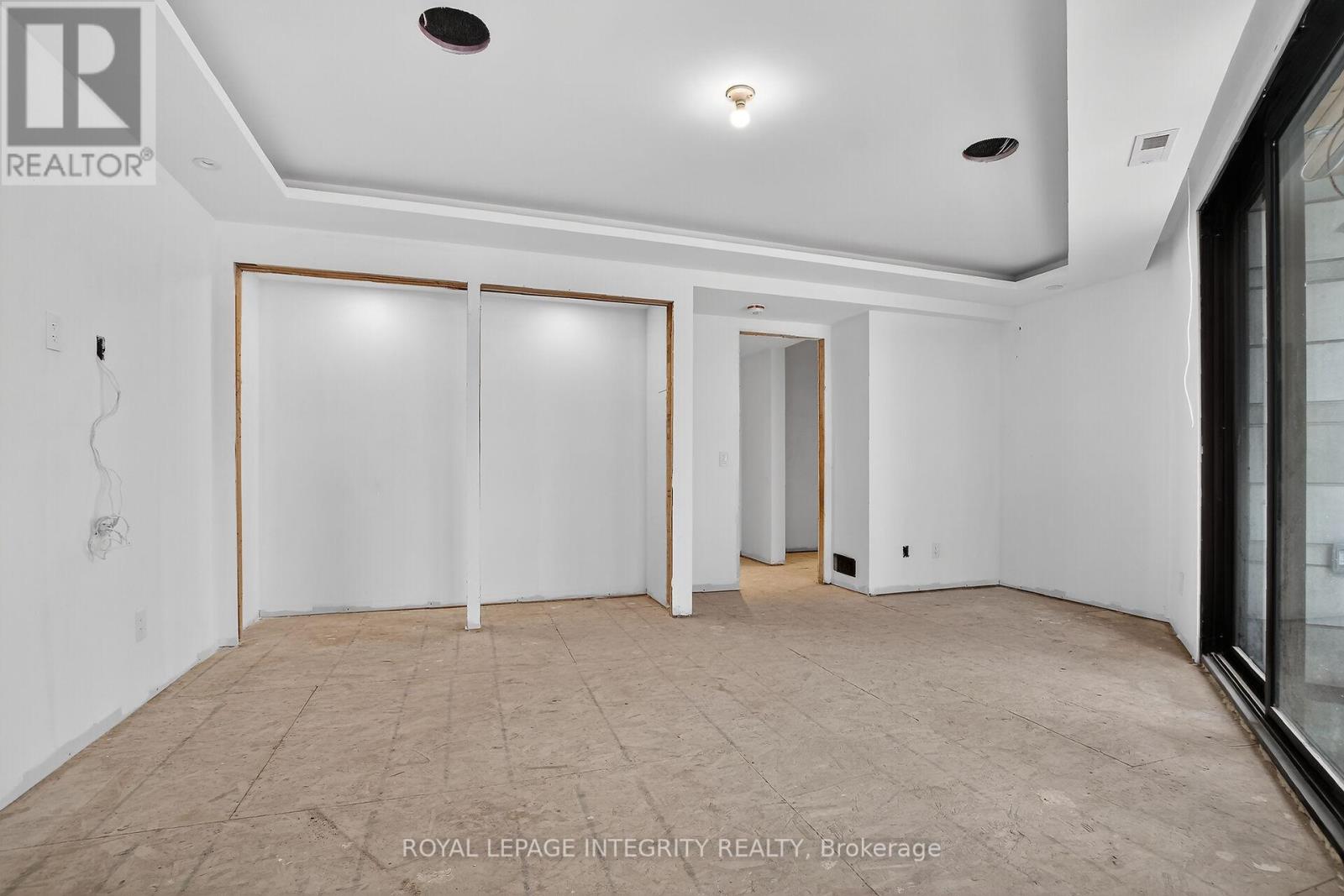 112 Queen Elizabeth Drive, Ottawa, Ontario  K2P 0Z5 - Photo 11 - X12896862
