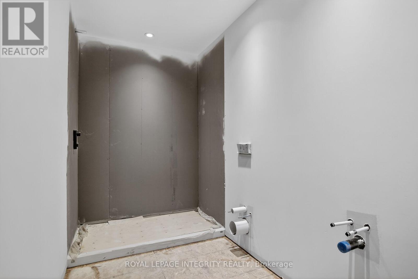 112 Queen Elizabeth Drive, Ottawa, Ontario  K2P 0Z5 - Photo 12 - X12896862