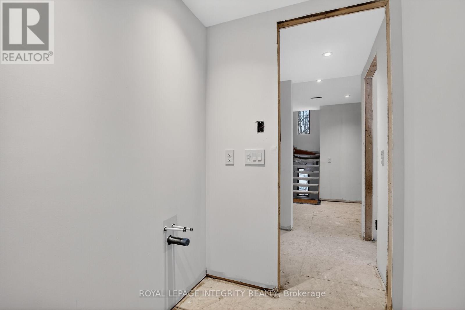 112 Queen Elizabeth Drive, Ottawa, Ontario  K2P 0Z5 - Photo 13 - X12896862