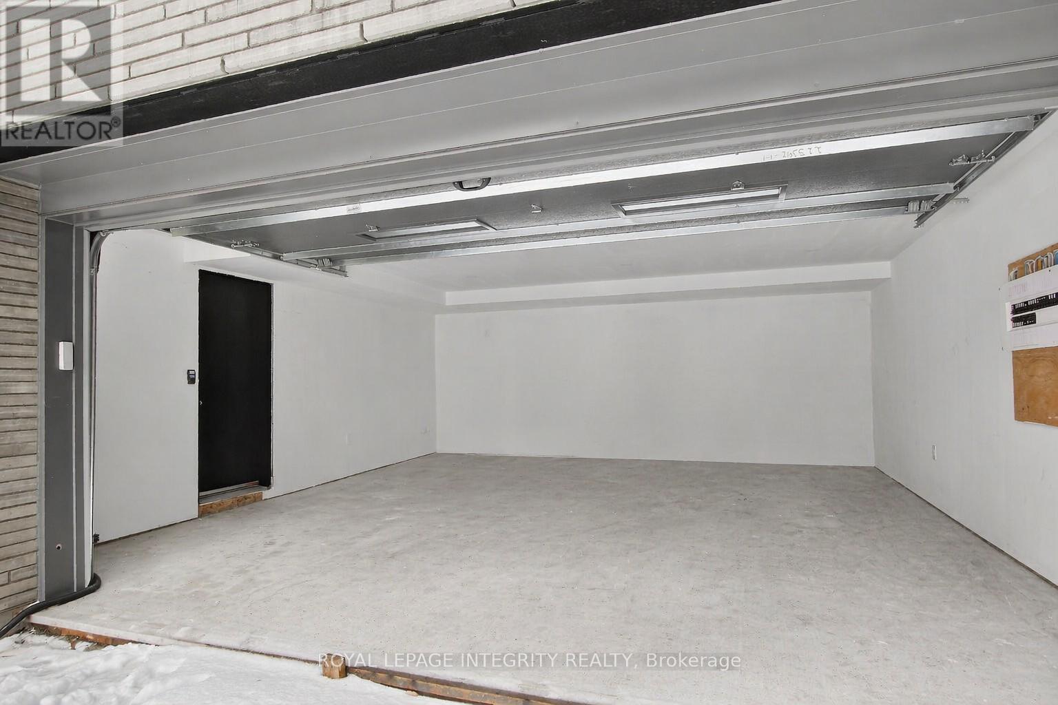 112 Queen Elizabeth Drive, Ottawa, Ontario  K2P 0Z5 - Photo 46 - X12896862