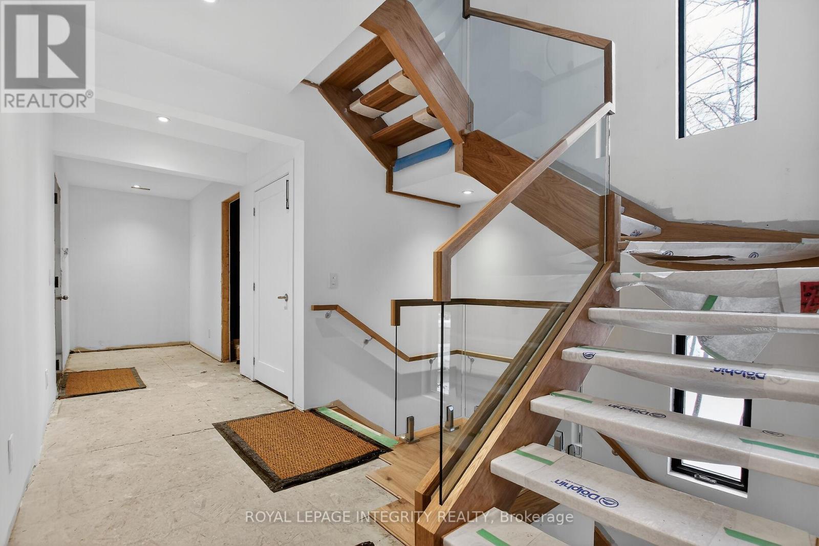 112 Queen Elizabeth Drive, Ottawa, Ontario  K2P 0Z5 - Photo 6 - X12896862