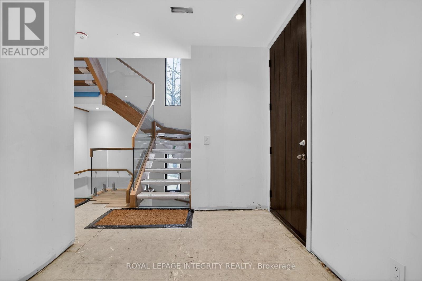 112 Queen Elizabeth Drive, Ottawa, Ontario  K2P 0Z5 - Photo 7 - X12896862