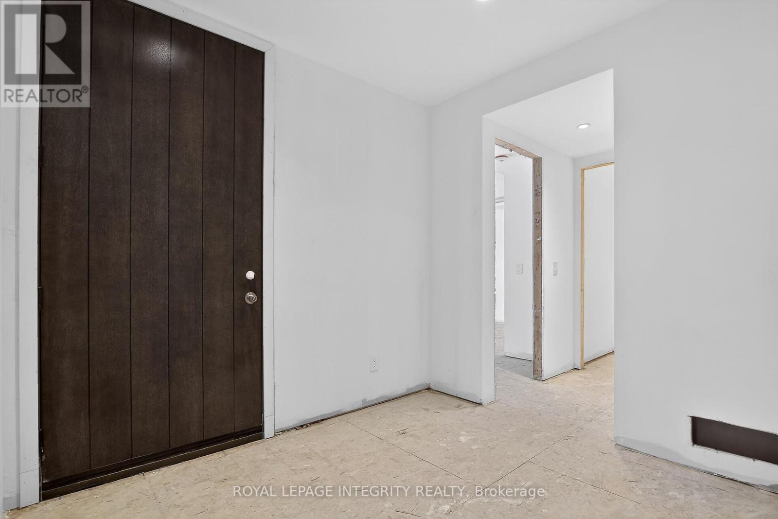 112 Queen Elizabeth Drive, Ottawa, Ontario  K2P 0Z5 - Photo 8 - X12896862