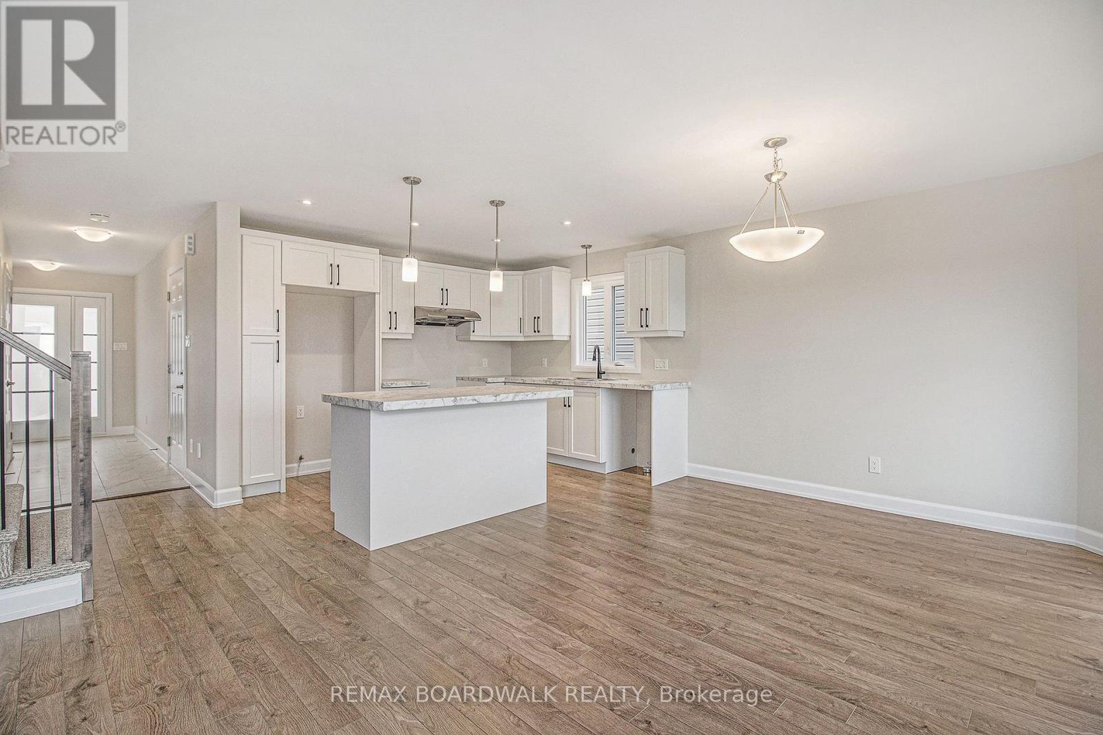 1145 Montblanc Crescent, Russell, Ontario  K0A 1W0 - Photo 4 - X12899346