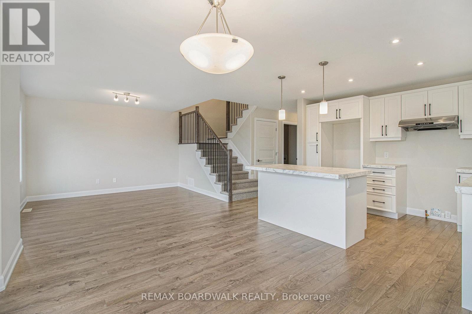 1145 Montblanc Crescent, Russell, Ontario  K0A 1W0 - Photo 5 - X12899346