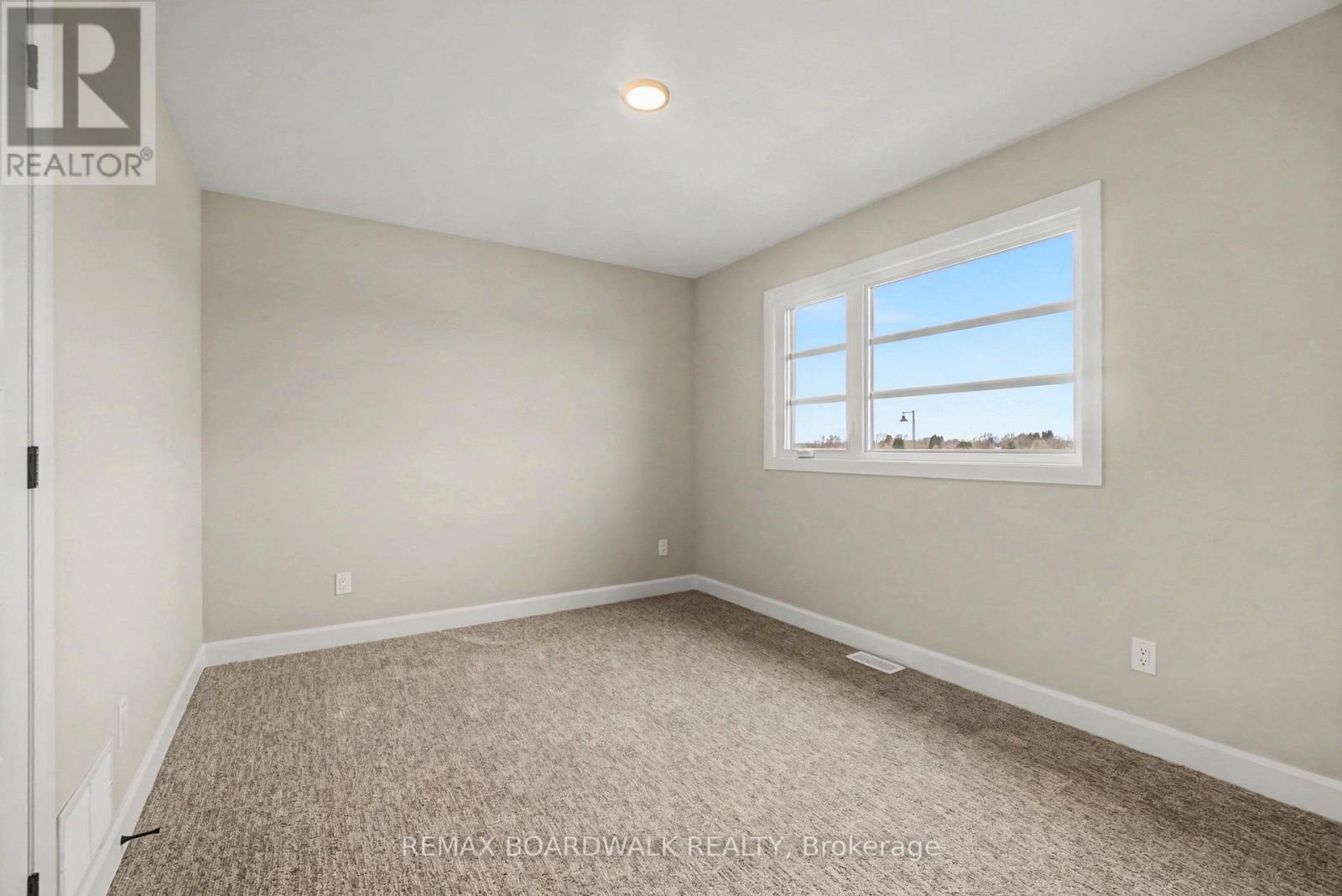 404 Falcon Lane, Russell, Ontario  K4R 1E5 - Photo 11 - X12899440