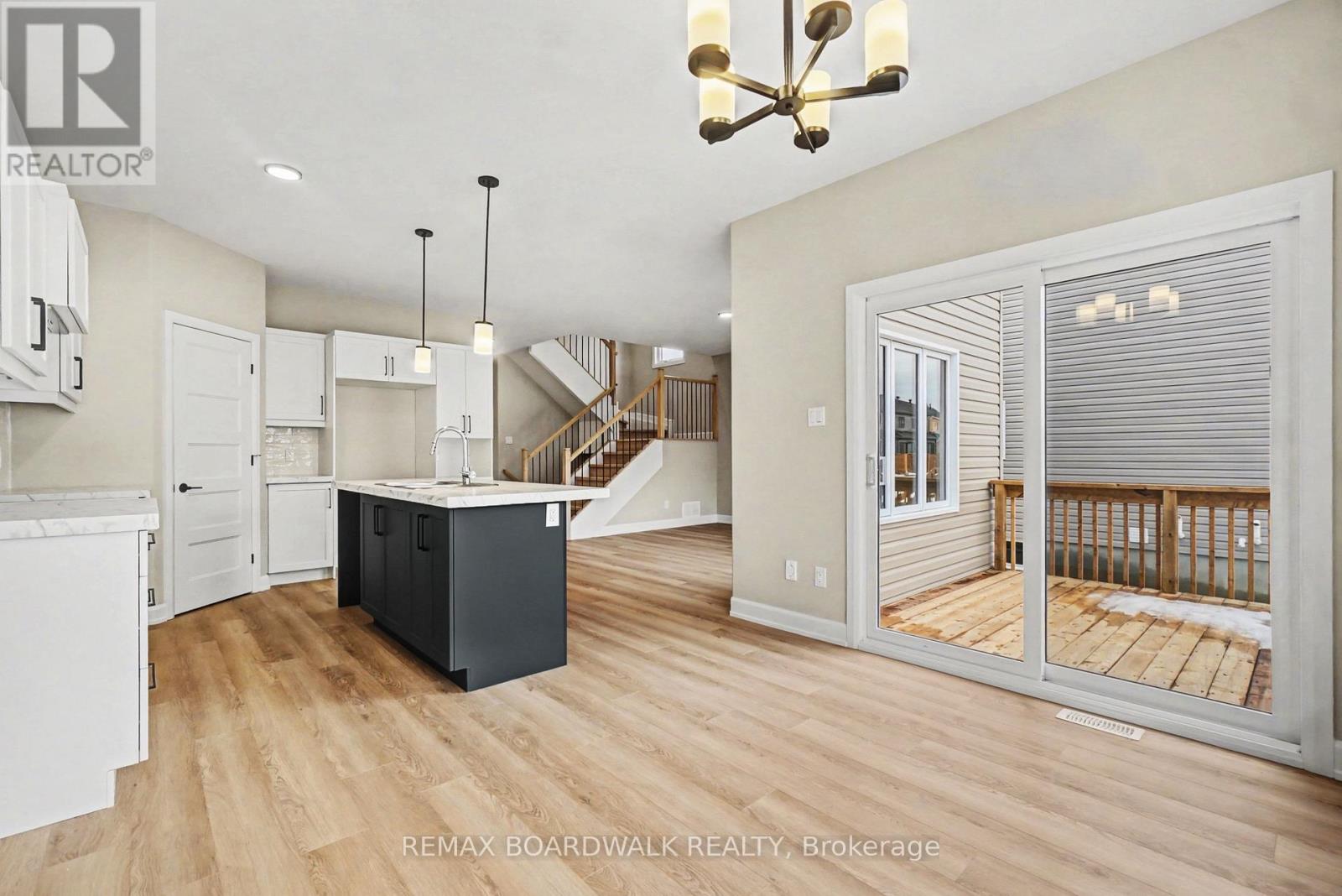 404 Falcon Lane, Russell, Ontario  K4R 1E5 - Photo 8 - X12899440