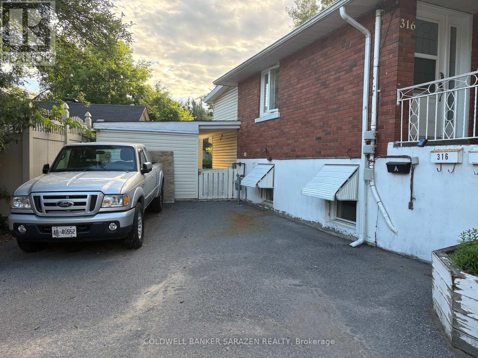 316 Lafontaine Avenue, Ottawa, Ontario  K1L 6X2 - Photo 3 - X12899450