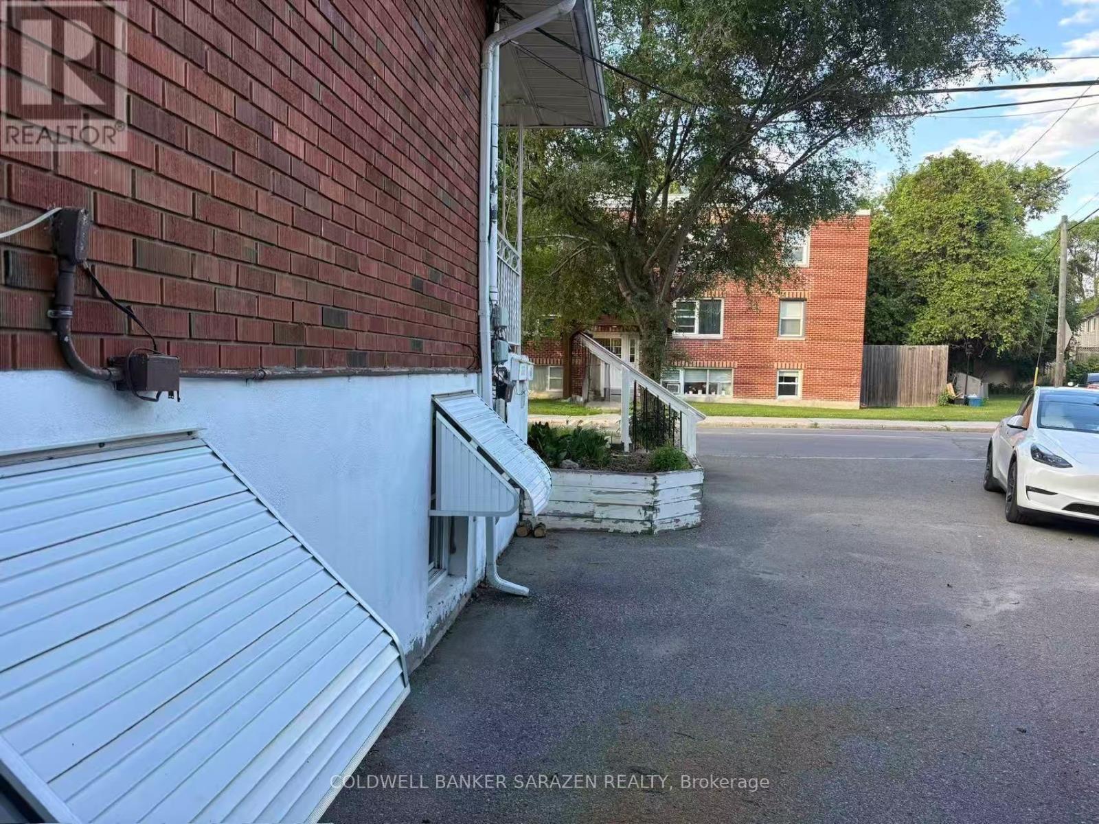 316 Lafontaine Avenue, Ottawa, Ontario  K1L 6X2 - Photo 4 - X12899450