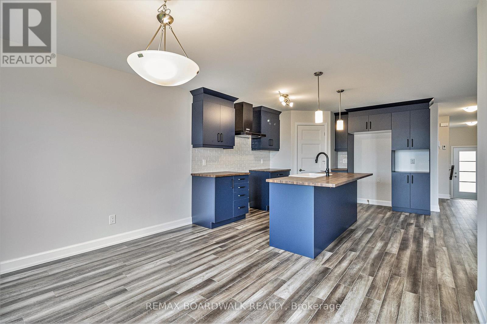 456 Falcon Lane, Russell, Ontario  K4R 1E5 - Photo 4 - X12899456