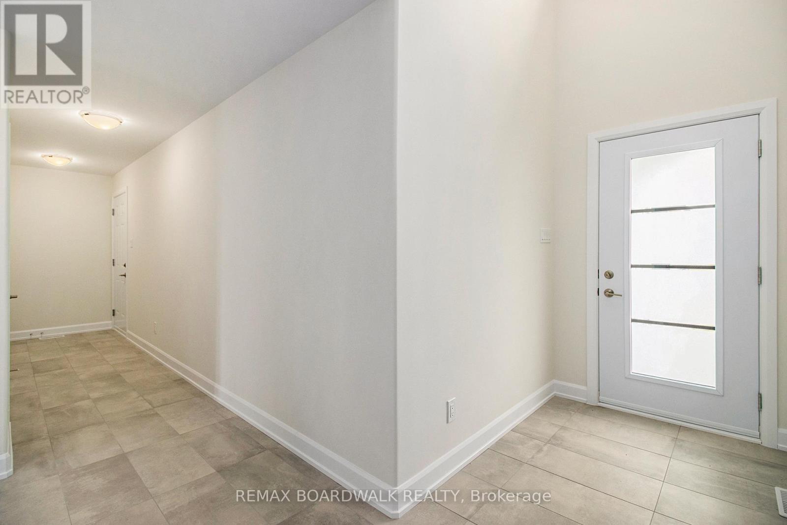 464 Falcon Lane, Russell, Ontario  K4R 1E5 - Photo 2 - X12899464