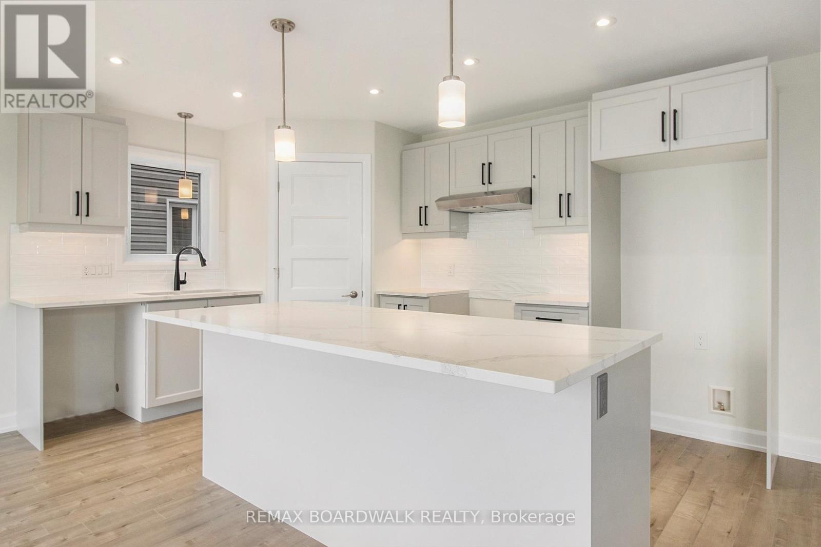 464 Falcon Lane, Russell, Ontario  K4R 1E5 - Photo 5 - X12899464