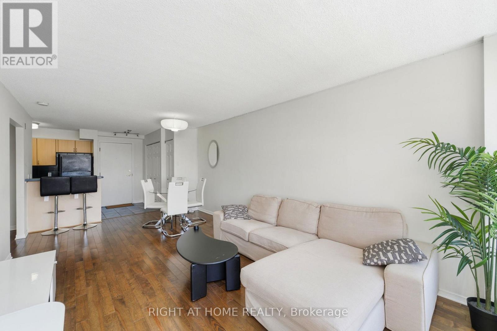 309 - 225 Alvin Road N, Ottawa, Ontario  K1K 4H6 - Photo 11 - X12903904