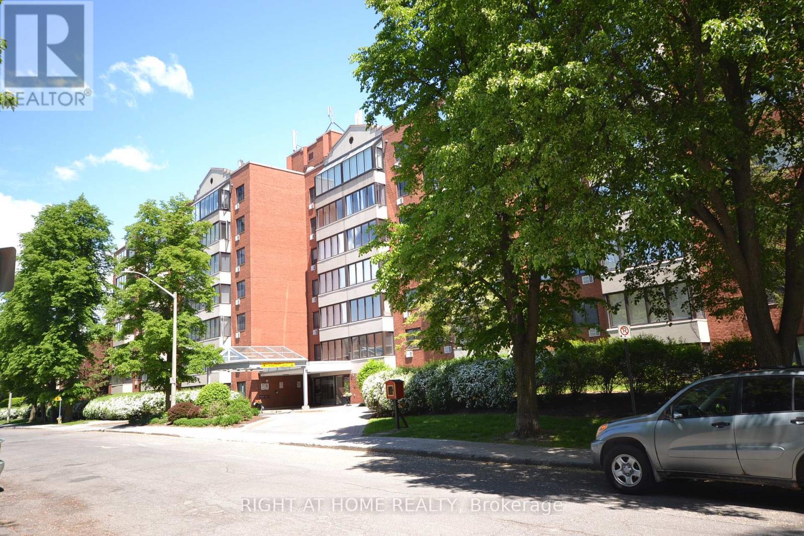 309 - 225 Alvin Road N, Ottawa, Ontario  K1K 4H6 - Photo 2 - X12903904