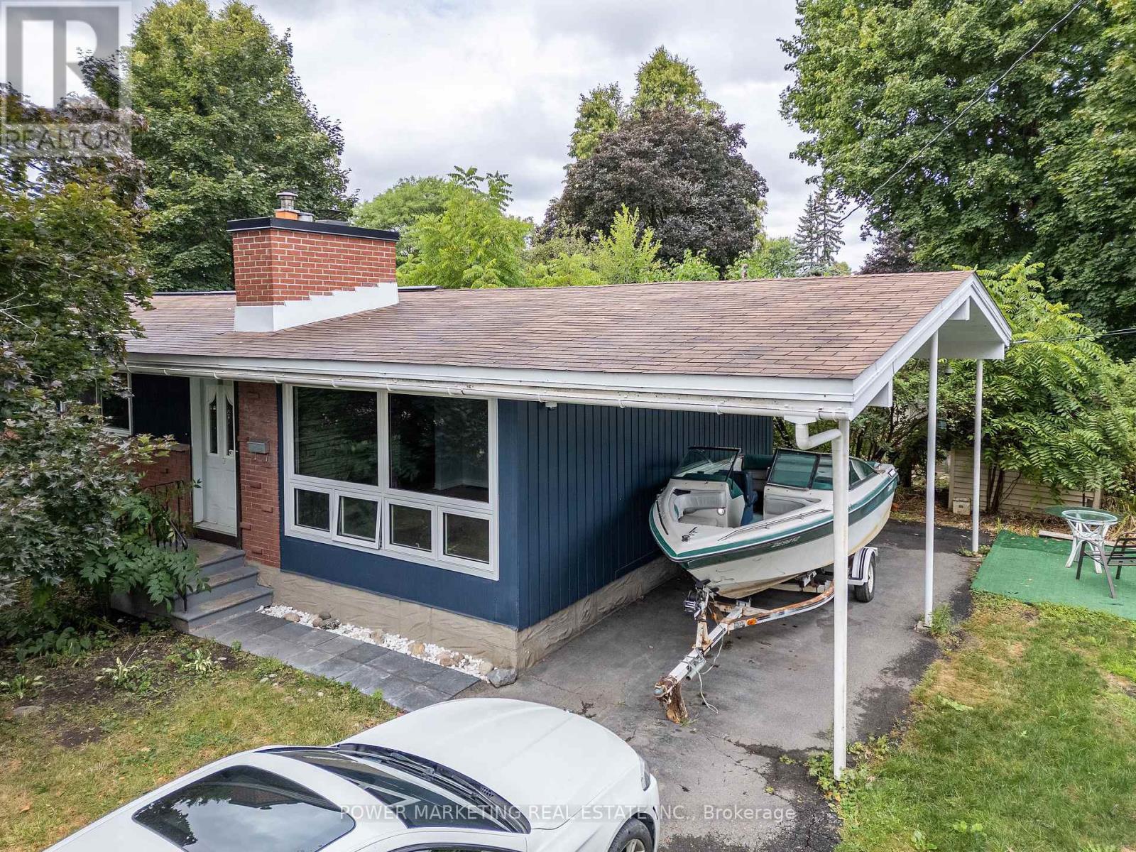 935 GOREN AVENUE, Ottawa, Ontario