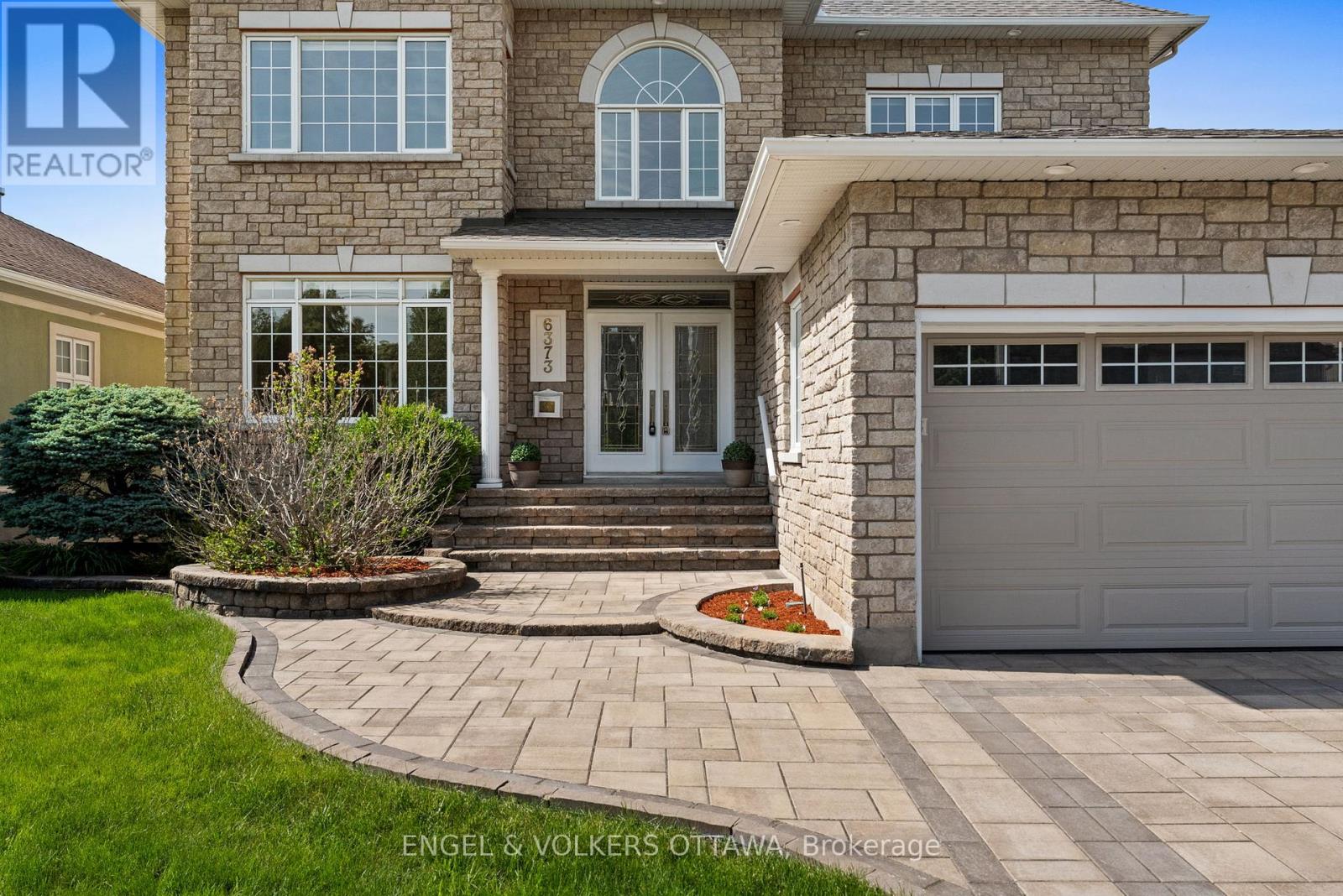 6373 Radisson Way, Ottawa, Ontario  K1C 2Z9 - Photo 2 - X12906240