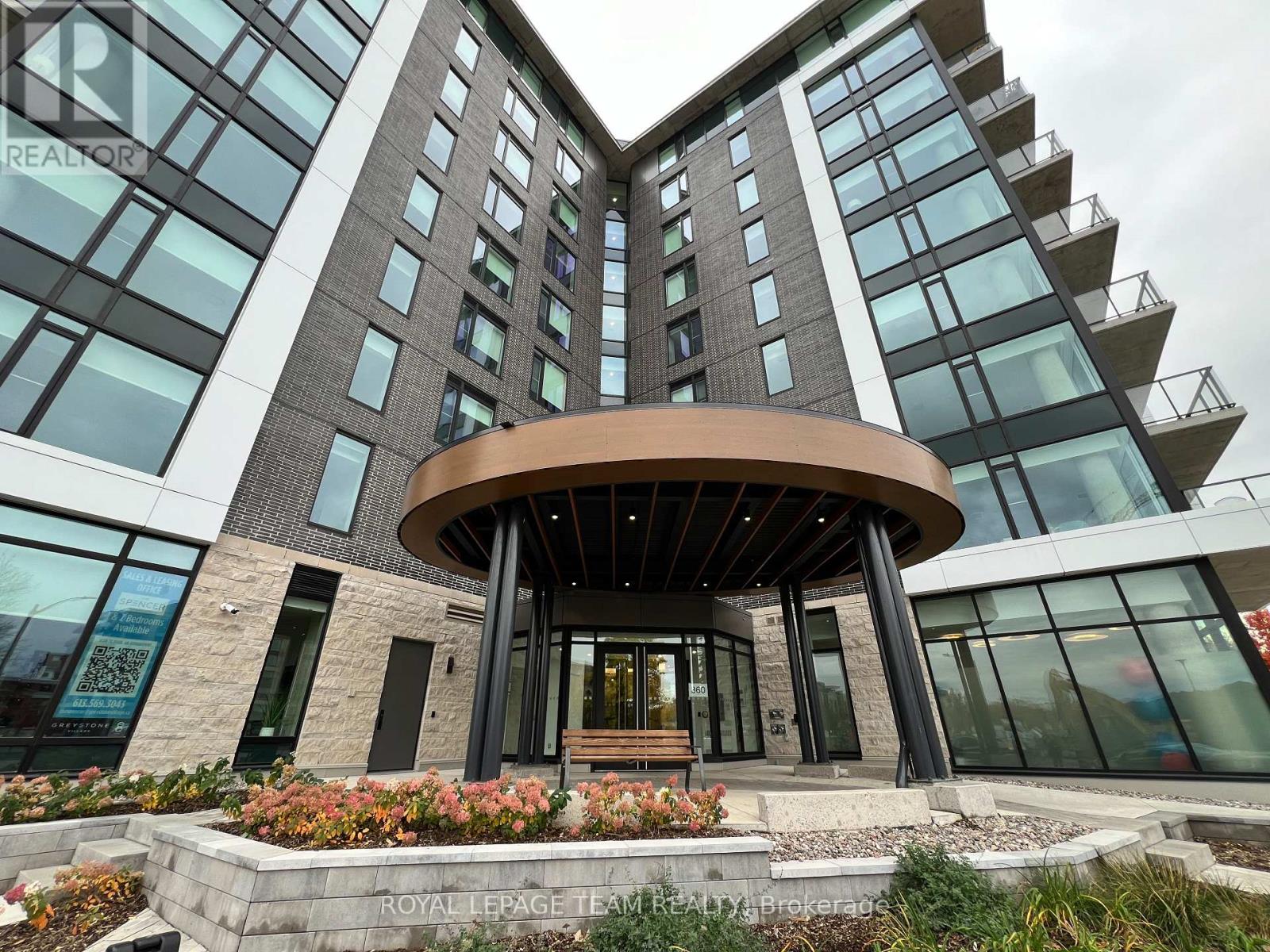 303 - 360 Deschatelets Avenue, Ottawa, Ontario  K1S 5Y1 - Photo 2 - X12906924