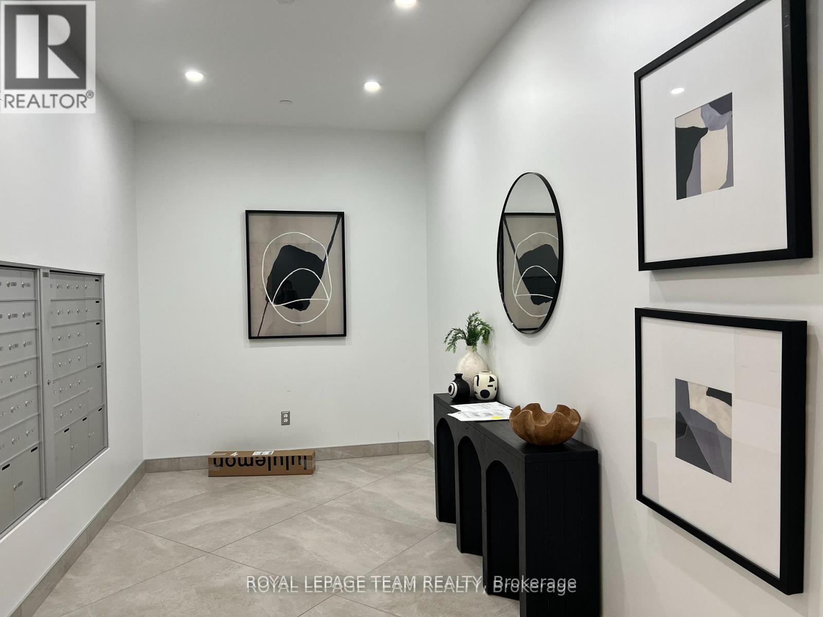 303 - 360 Deschatelets Avenue, Ottawa, Ontario  K1S 5Y1 - Photo 5 - X12906924
