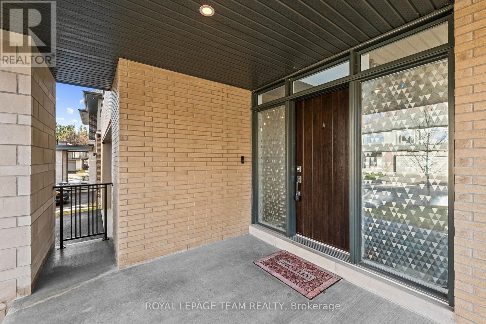 200 Ketchikan Crescent, Ottawa, Ontario  K2T 0S3 - Photo 2 - X12913102