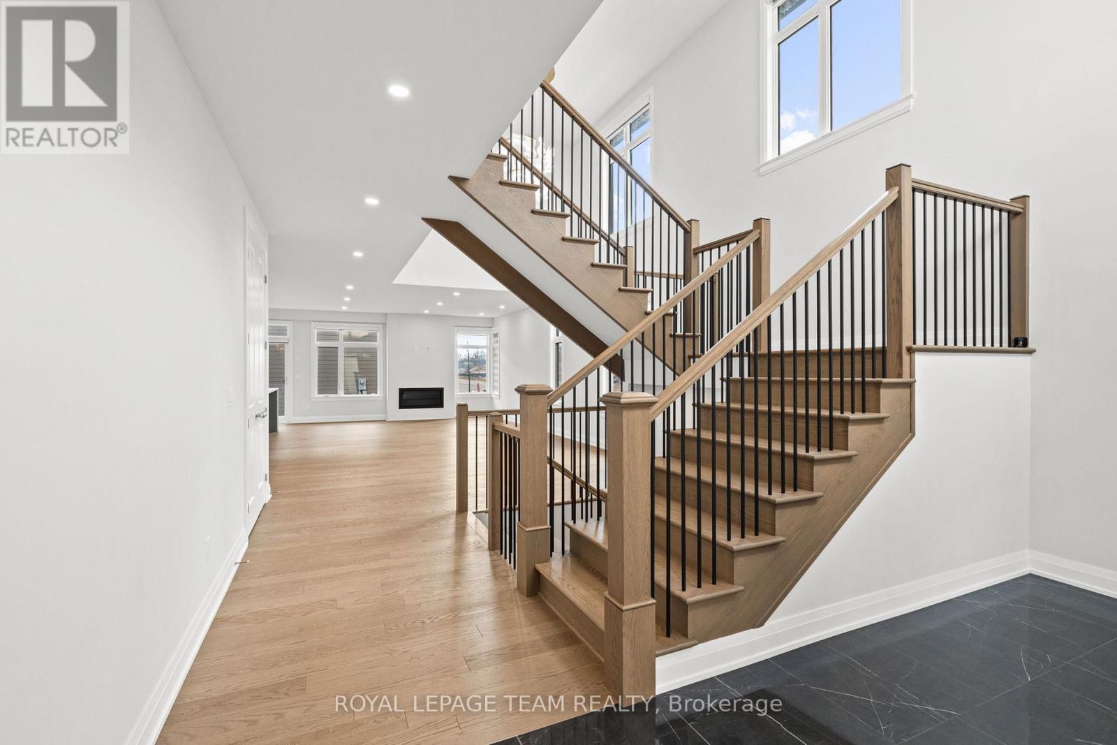 200 Ketchikan Crescent, Ottawa, Ontario  K2T 0S3 - Photo 4 - X12913102