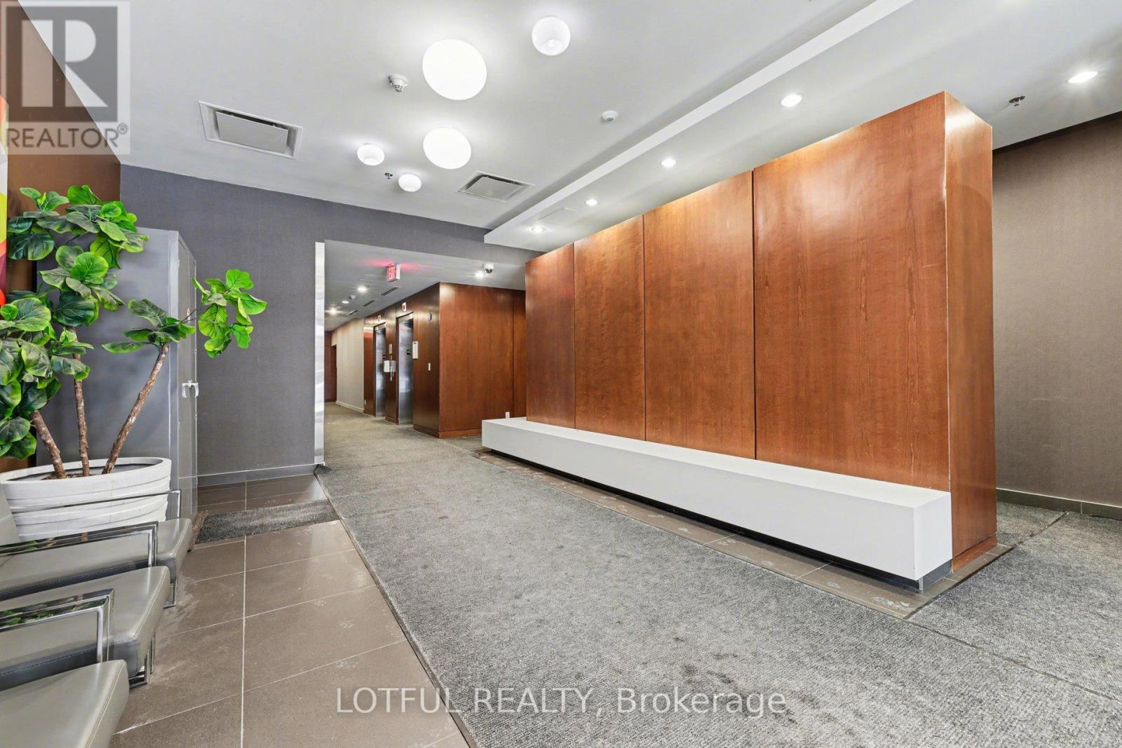544 - 340 Mcleod Street, Ottawa, Ontario  K2P 1A4 - Photo 2 - X12913752