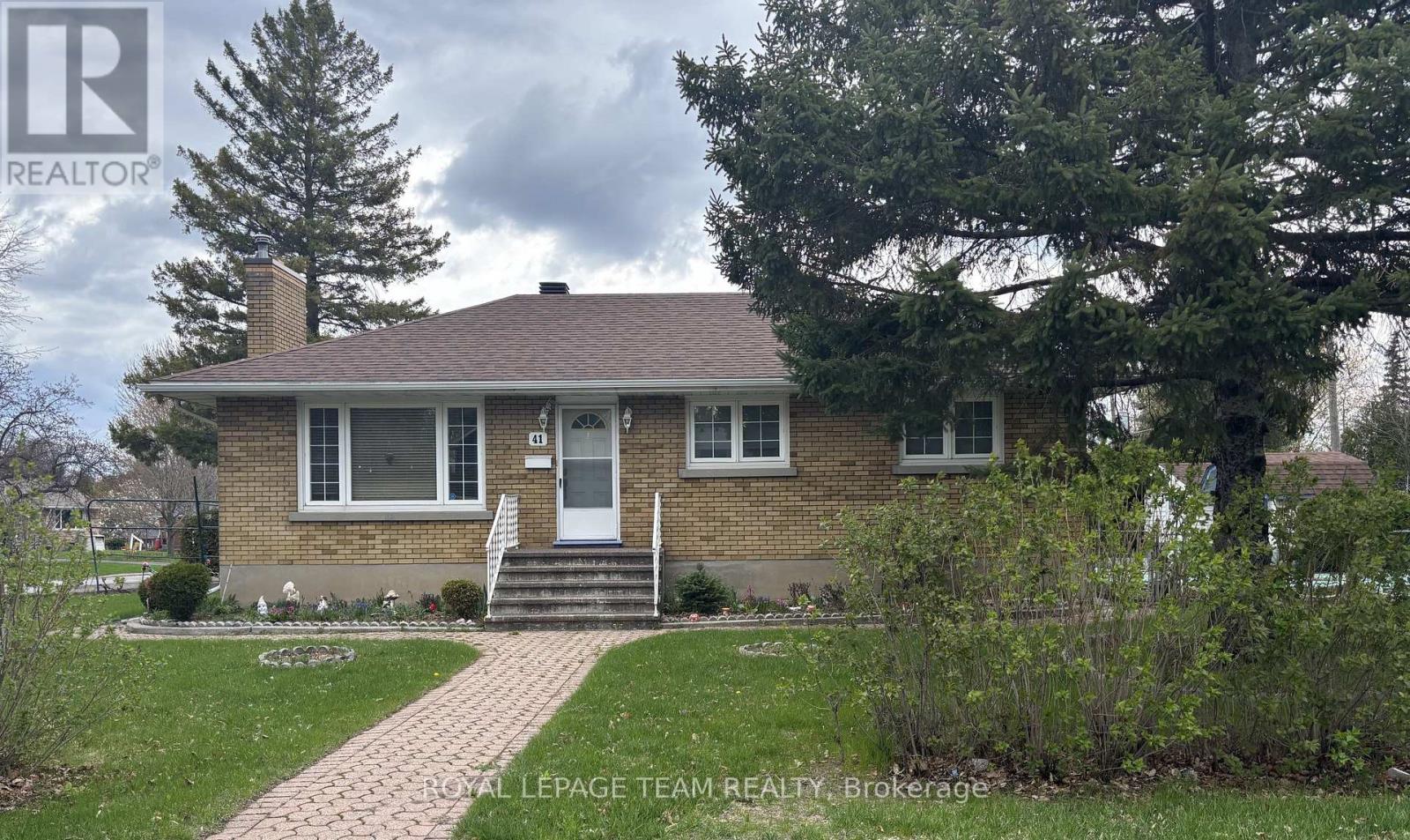 41 Capilano Drive, Ottawa, Ontario  K2E 6G3 - Photo 1 - X12914698