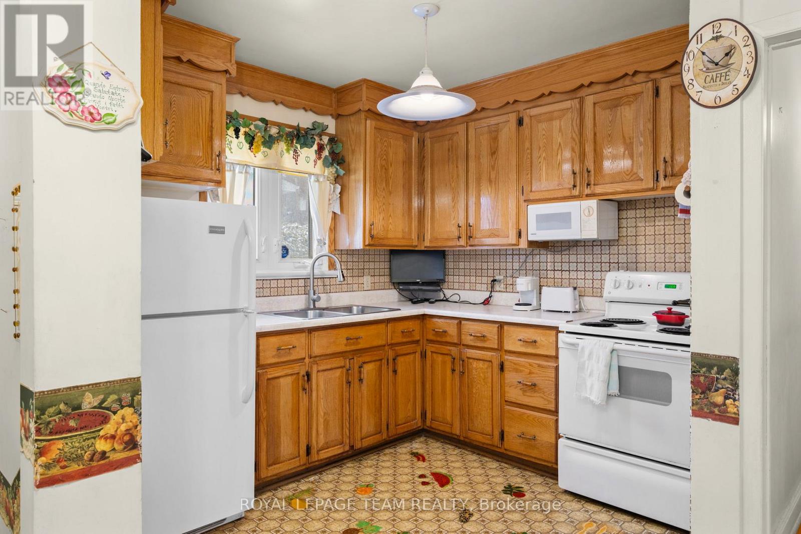 41 Capilano Drive, Ottawa, Ontario  K2E 6G3 - Photo 10 - X12914698