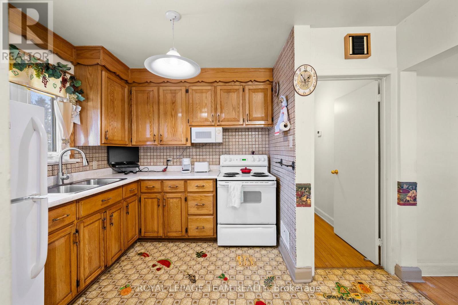 41 Capilano Drive, Ottawa, Ontario  K2E 6G3 - Photo 11 - X12914698