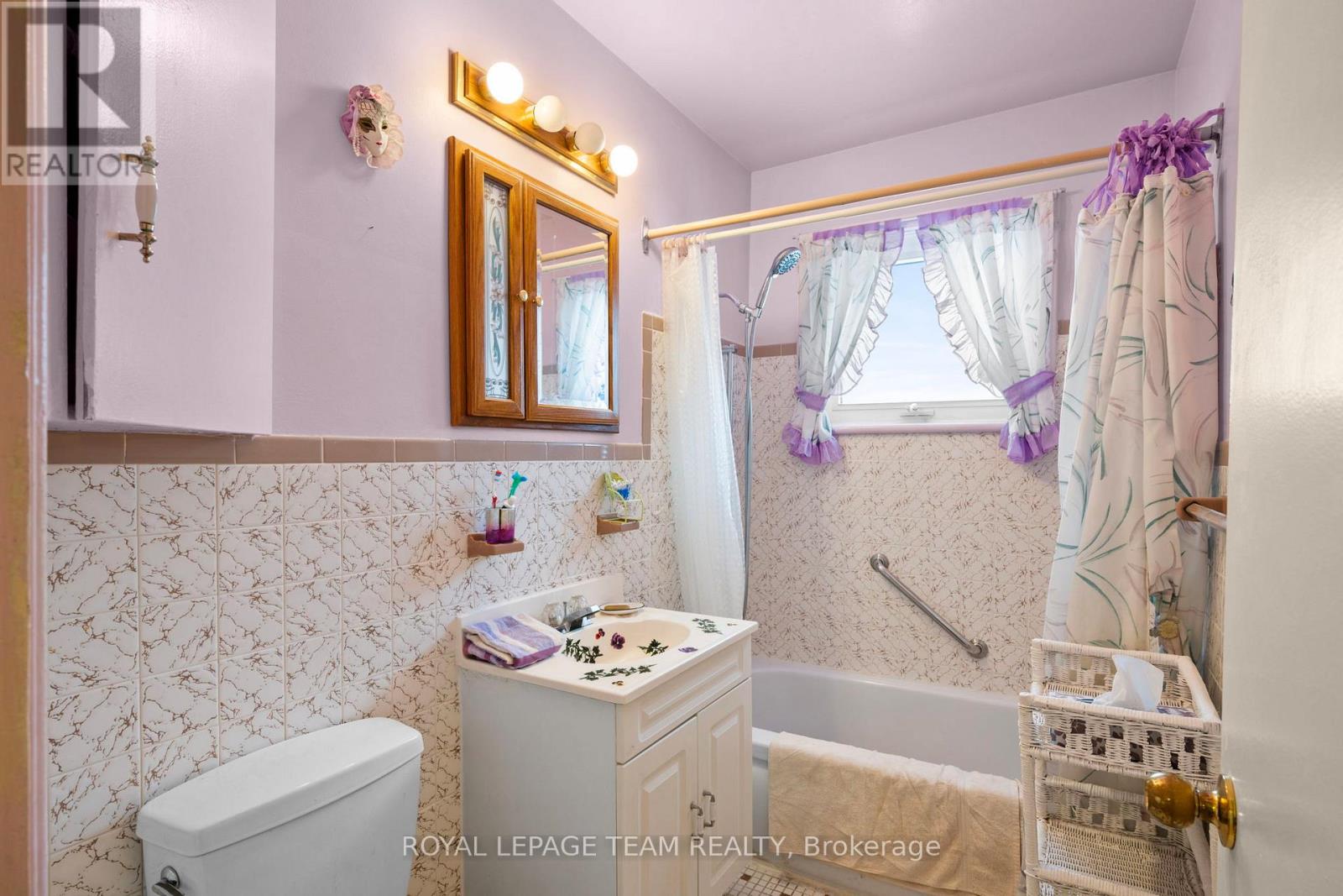 41 Capilano Drive, Ottawa, Ontario  K2E 6G3 - Photo 12 - X12914698