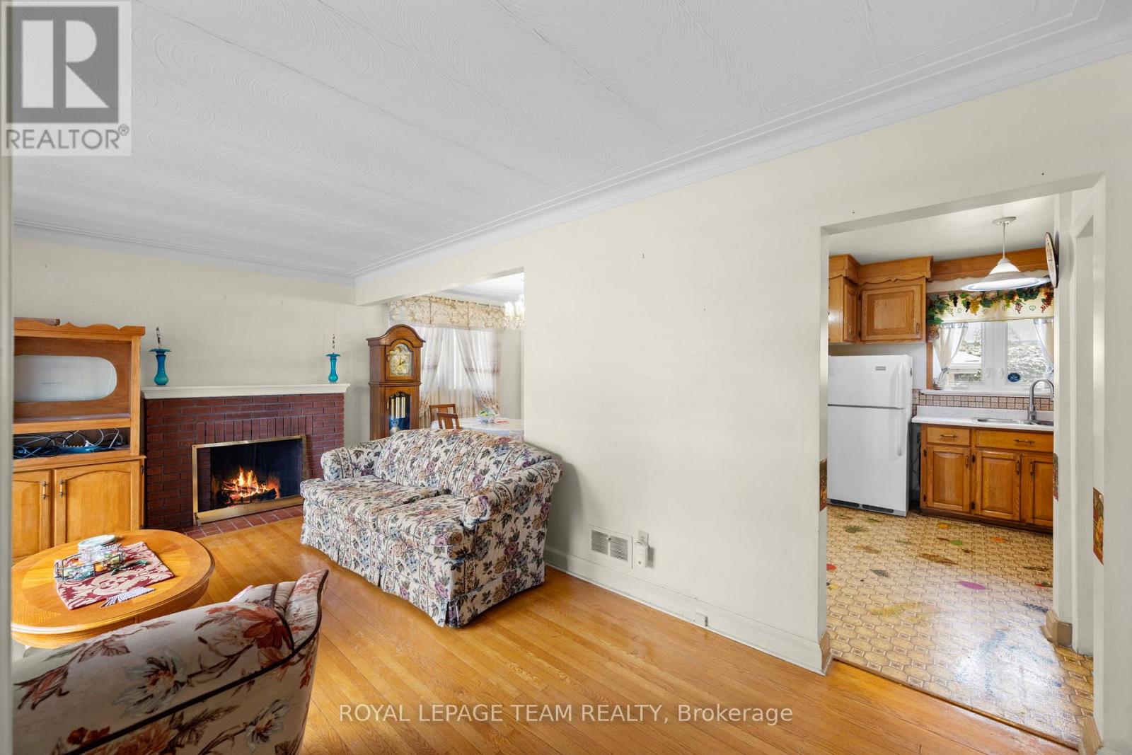 41 Capilano Drive, Ottawa, Ontario  K2E 6G3 - Photo 3 - X12914698
