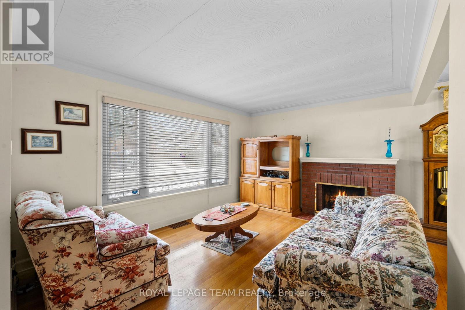 41 Capilano Drive, Ottawa, Ontario  K2E 6G3 - Photo 4 - X12914698